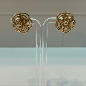 Vintage Signed Trifari Gold Tone Flower Clip on Earring